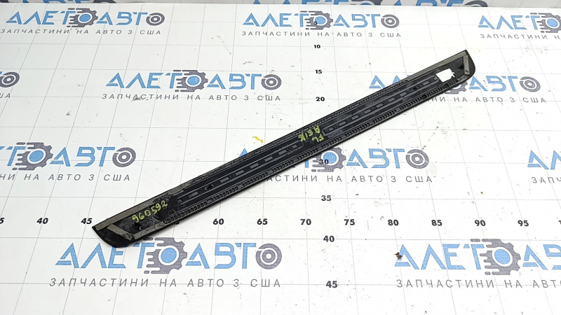 Audi A6 C7 12-18 S-line outer door sill trim, scratches, chrome corrosion