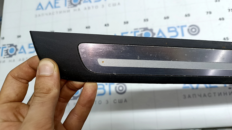 Audi A6 C7 12-18 S-line outer door sill trim, scratches, chrome corrosion
