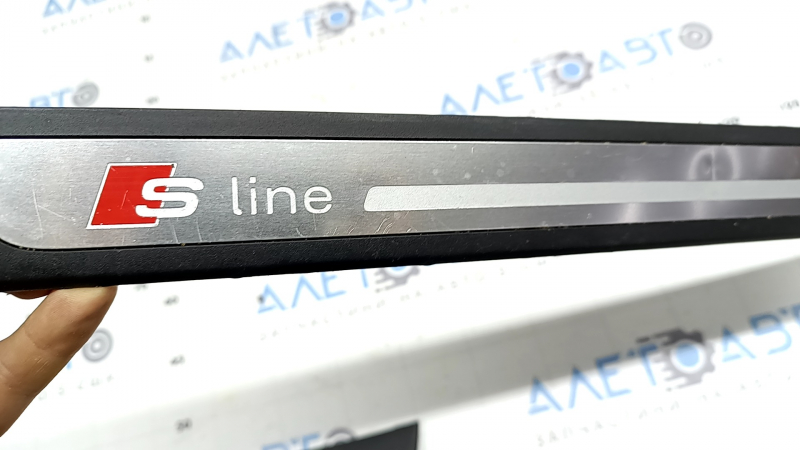 Audi A6 C7 12-18 S-line outer door sill trim, front right, scratches, dents on chrome