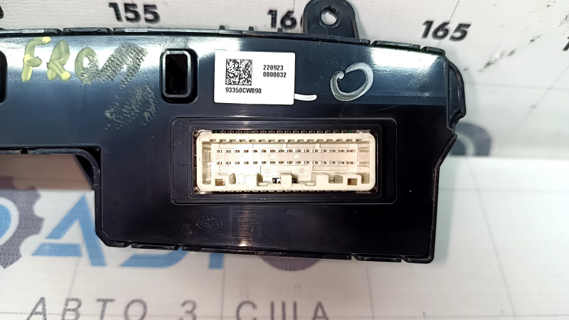 Hyundai Tucson 22-26 center console button block for parking sensors, heated and cooled seats, heated steering wheel, and hill descent control, scratches