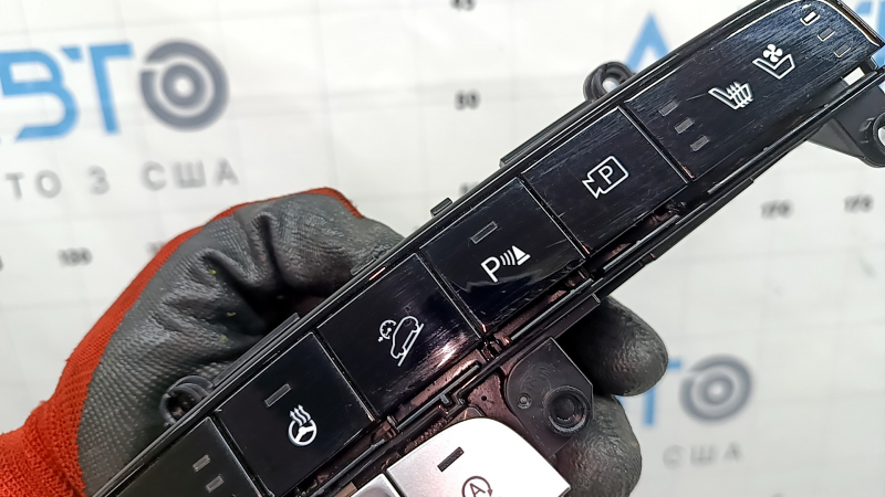 Hyundai Tucson 22-26 center console button block for parking sensors, heated and cooled seats, heated steering wheel, and hill descent control, scratches