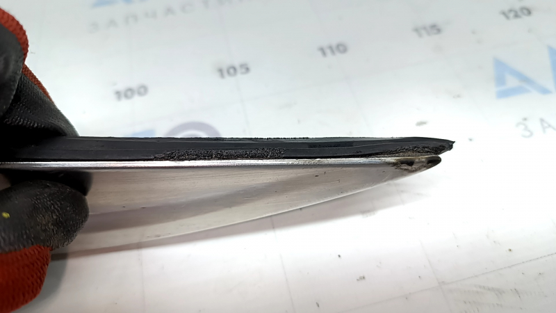 Left rear fender trim for Hyundai Tucson 22-26, matte chrome, broken fasteners, cracks in fasteners, scratches, melted filler