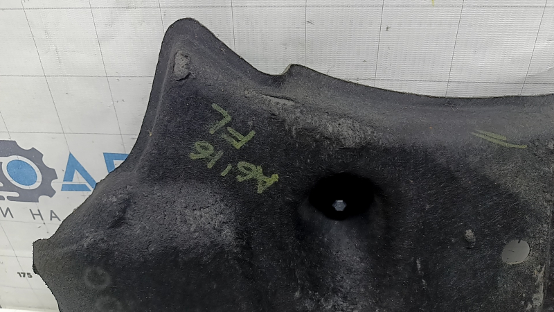 The front left underbody protection of the Audi A6 C7 12-18 is worn and torn.