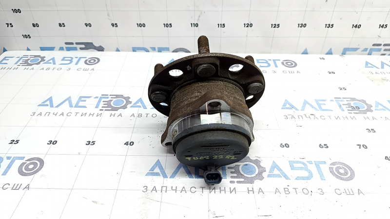 Rear left hub Hyundai Tucson 22-26 FWD with Park Assist