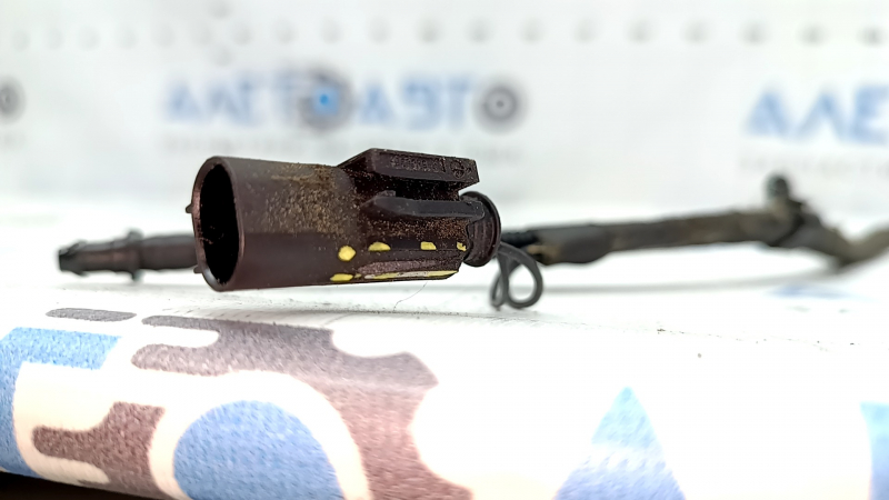 BMW 3 F30 12-18 heated windshield wiper nozzles with broken mounts