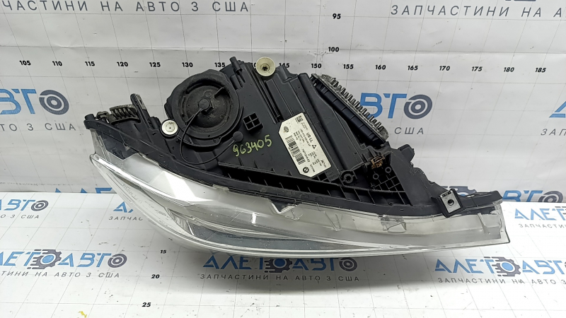 BMW 3 F30 16-18 LED front right headlight assembly, chipped, needs polishing