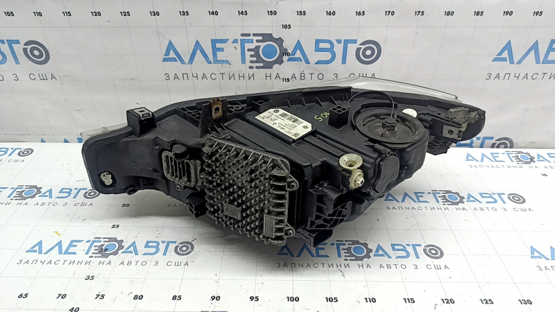 BMW 3 F30 16-18 LED front right headlight assembly, chipped, needs polishing