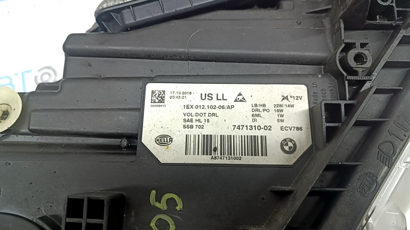 BMW 3 F30 16-18 LED front right headlight assembly, chipped, needs polishing