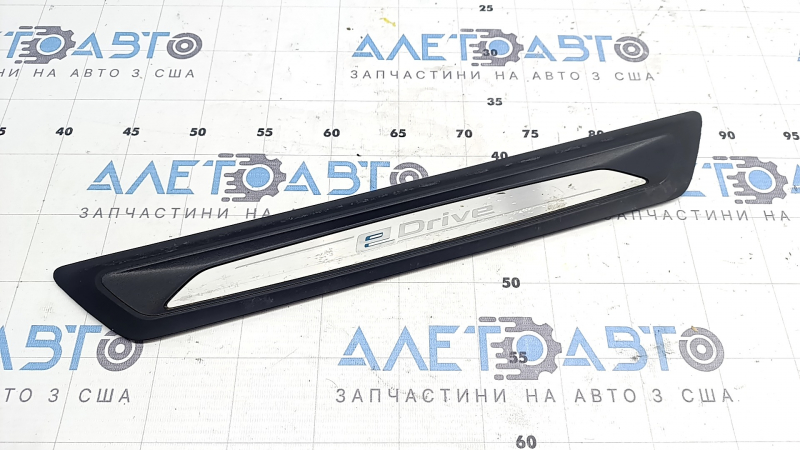 Front left outer door sill trim for BMW 3 Series F30 12-18, black with chrome, E-Drive, scratches, worn chrome, cracked mount