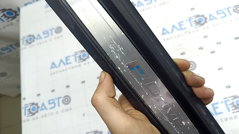 Front left outer door sill trim for BMW 3 Series F30 12-18, black with chrome, E-Drive, scratches, worn chrome, cracked mount
