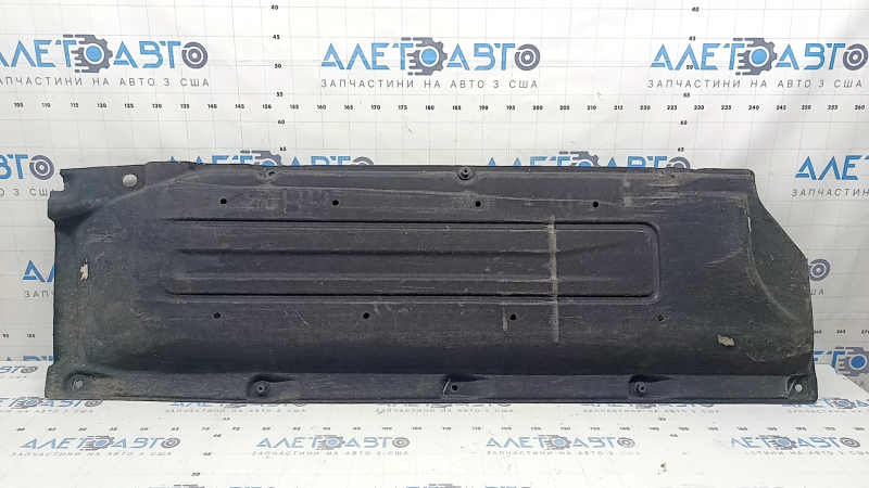 The right underbody protection of a Hyundai Tucson 22-26 is dented and the fastener is torn off.