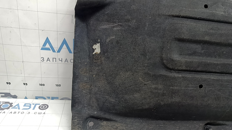 The right underbody protection of a Hyundai Tucson 22-26 is dented and the fastener is torn off.
