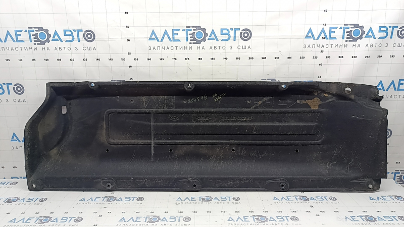 The right underbody protection of a Hyundai Tucson 22-26 is dented and the fastener is torn off.