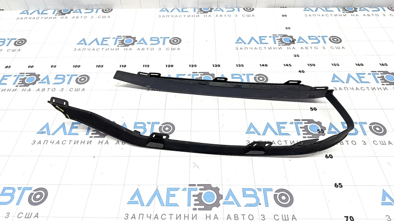 Right fog light frame molding for BMW 3 F30 16-18 Sport, missing fragment, chips, nicks