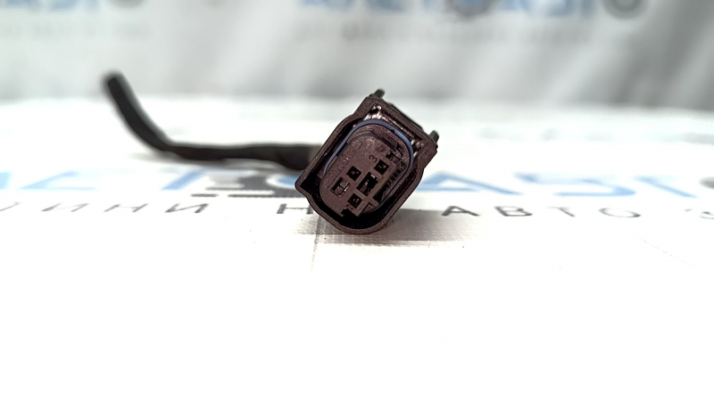 Mercedes GLC 16-22 air conditioning pressure sensor connector on the radiator