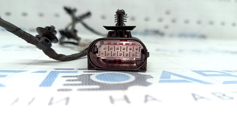 Wiring for the BMW 3 F30 17-18 PHEV charging port lock