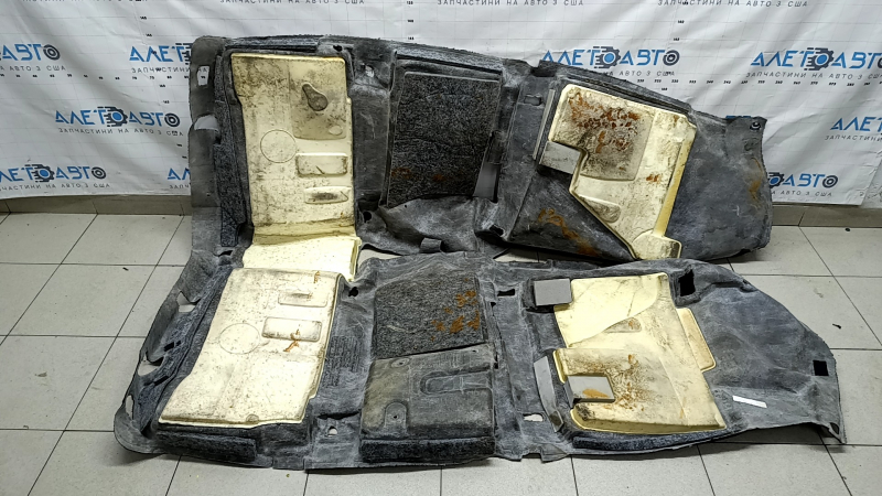 Hyundai Tucson 22-26 black floor covering, ready to clean