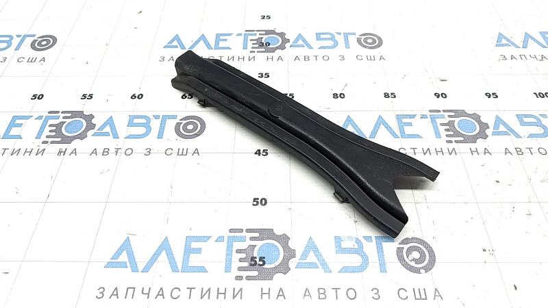 Mercedes GLC 16-22 rear right lower trailing arm trim upper part