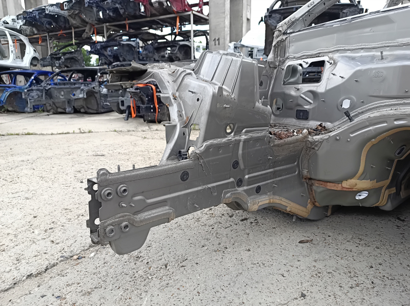 Mercedes GLC 16-22 front right quarter panel on the body, silver, dent on the pillar