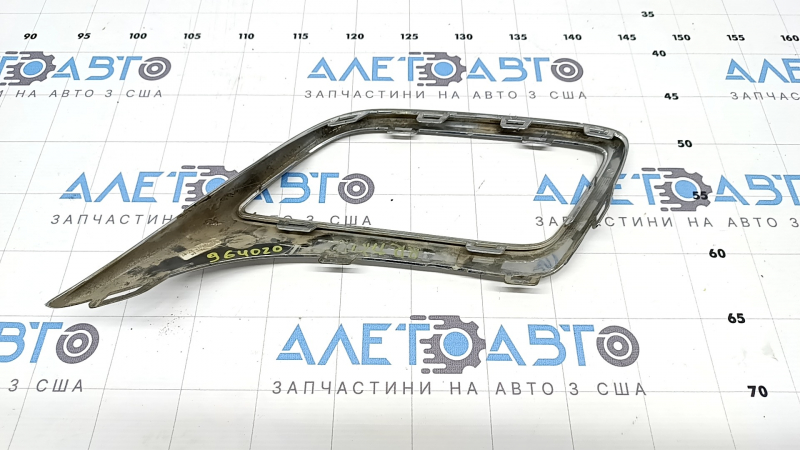 Right muffler frame for VW Tiguan 18-21, chrome, scratches, bumps, bulging chrome