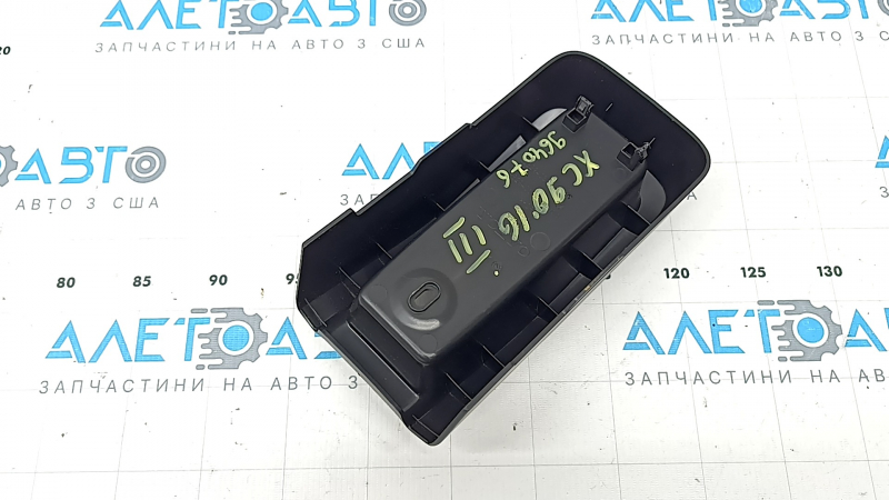 Volvo XC90 16-26 black, scratched, 3rd row center front seat trim