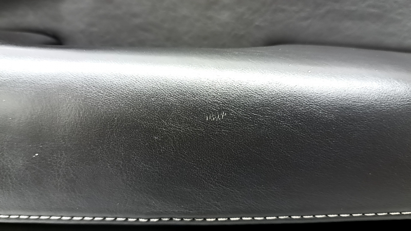 Volvo XC90 16-22 black front right door panel, armrest and insert in black nappa leather, grey stitching, Bowers and Wilkins, with handle, scratches