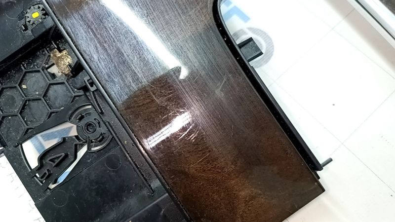 A set of interior trims for the Volvo XC90 16-25 in Classic wood / Flame birch, Bowers & Wilkins, with illumination, scratches