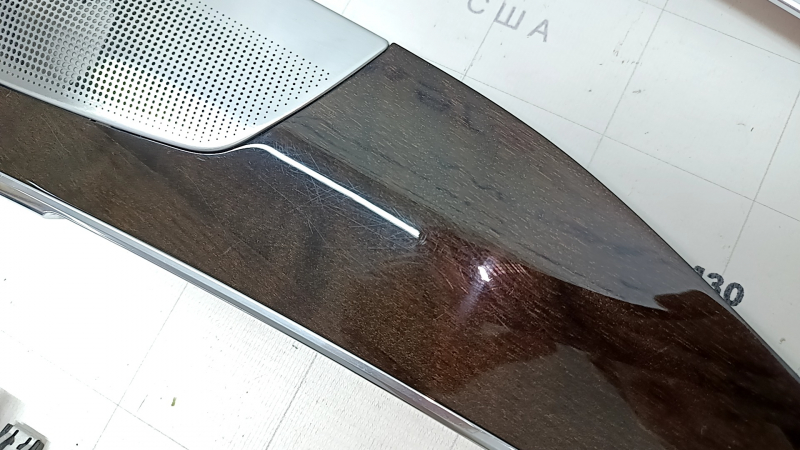 A set of interior trims for the Volvo XC90 16-25 in Classic wood / Flame birch, Bowers & Wilkins, with illumination, scratches