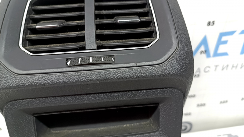 Black center console trim with deflector for VW Tiguan 18-19, for cigarette lighter and USB, scratches