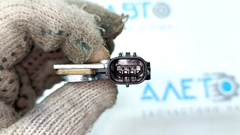 Strain gauge sensor for the front left passenger seat of a Toyota Prius V 12-17 without runners