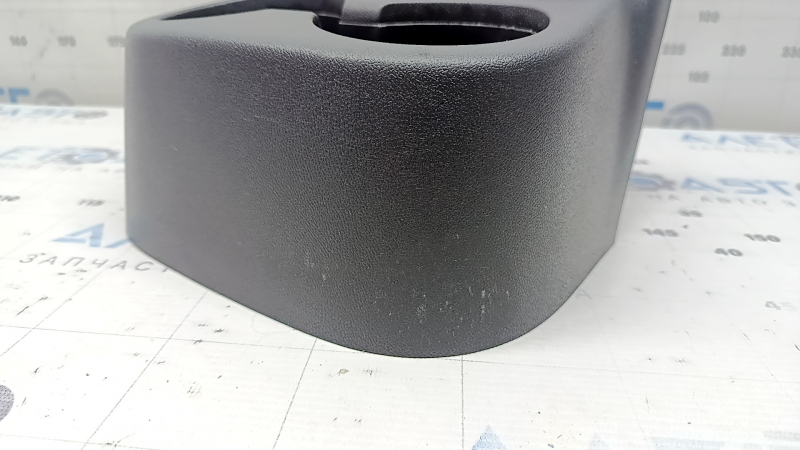 Chevrolet Volt 16 rear center console trim with cup holders - black, with cigarette lighter, scratches