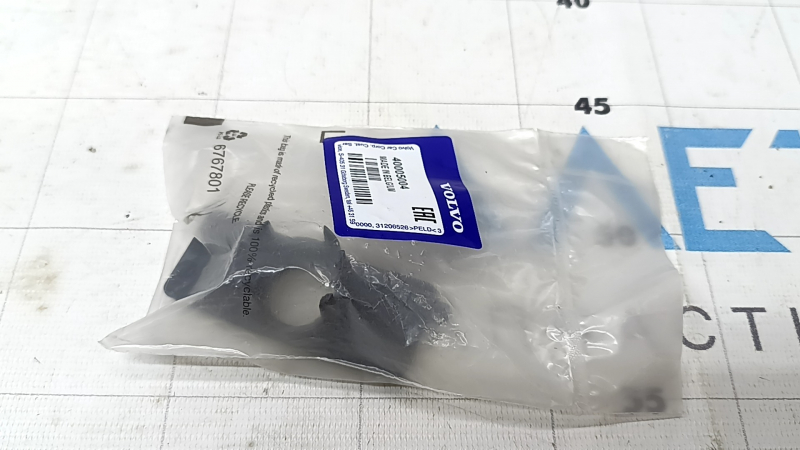 Front bumper parking sensor mount, right, Volvo C40 22-24