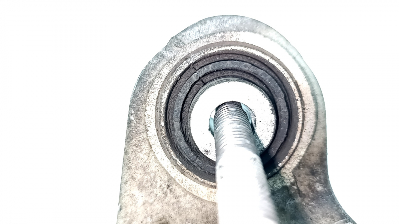 Rear left axle Volvo XC90 16-23 silent blocks cracked