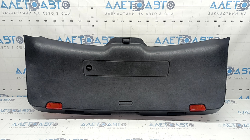 Lower tailgate trim for a Porsche Macan 15-18, black, with trim and reflectors, scratches, broken fastener