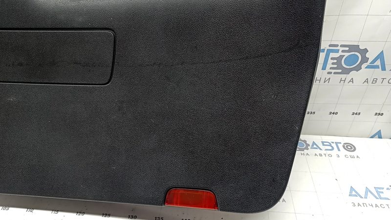 Lower tailgate trim for a Porsche Macan 15-18, black, with trim and reflectors, scratches, broken fastener