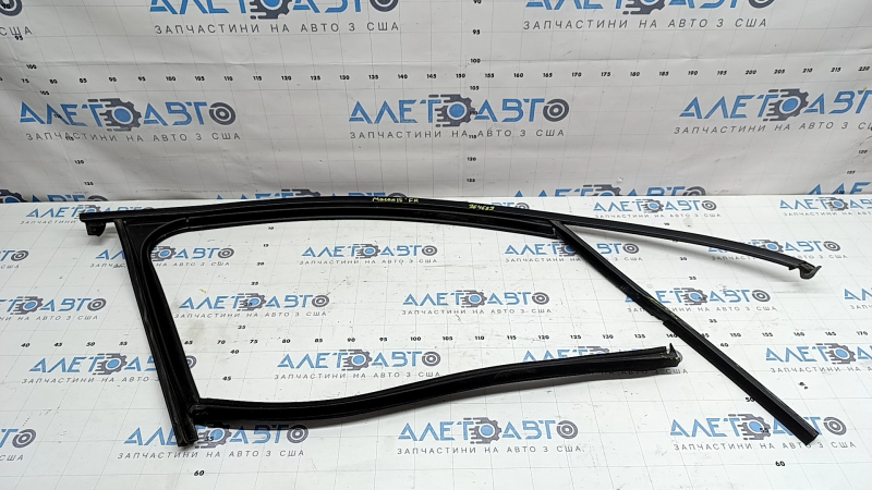 Front right window seal for Porsche Macan 15-26 with molding, matte black, torn