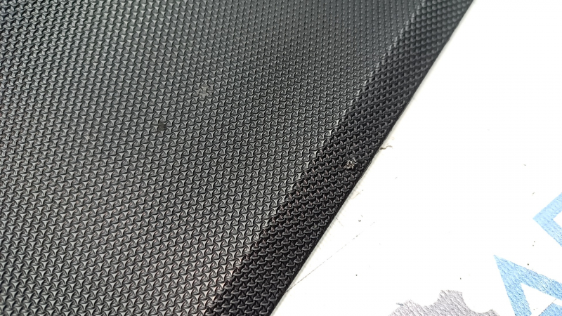 Lower front left door trim for Porsche Macan 15-21, structure, broken fastening, bumps