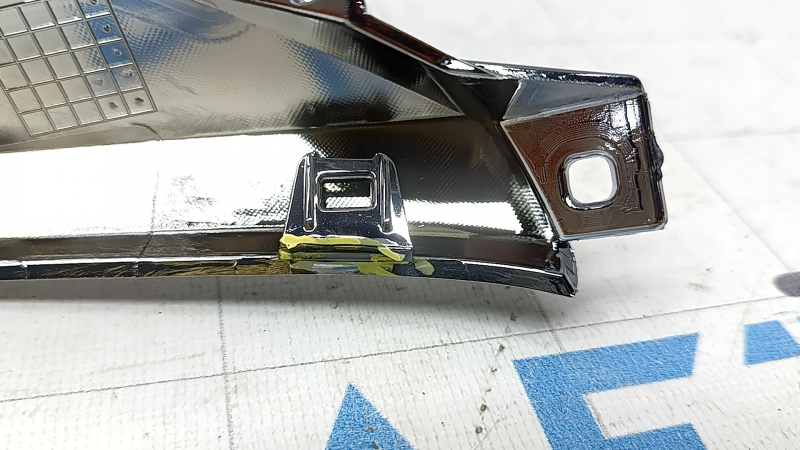Left Honda Accord 21-22 light chrome radiator grille molding, broken fasteners