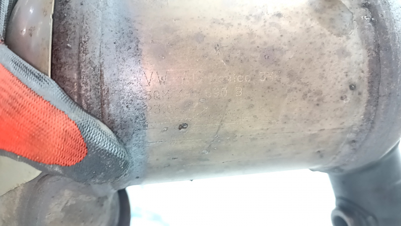 VW Tiguan 18-24 AWD exhaust pipe with catalytic converter, with bracket, torn mesh