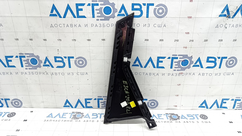 Ford Escape MK4 2021 rear left side door trim scratches