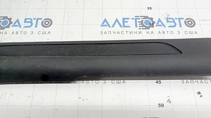 Front right door sill trim for Porsche Macan 15-18, black, no chrome insert, scratches, dry-cleanable