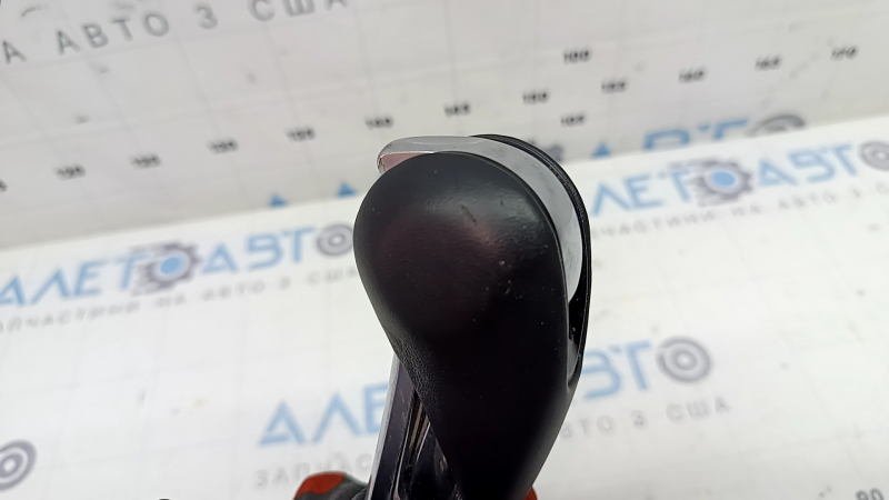 Porsche Macan 15-18 gear knob, black leather, peeling chrome, scratches