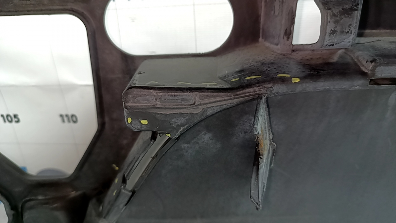 Porsche Macan 15-21 rear bumper lip structure, scratches, broken mount, scratches