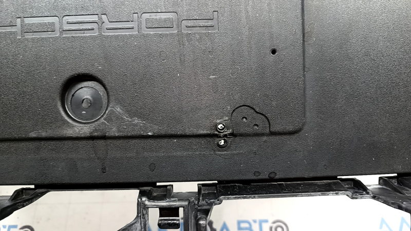Porsche Macan 15-21 rear bumper lip structure, scratches, broken mount, scratches