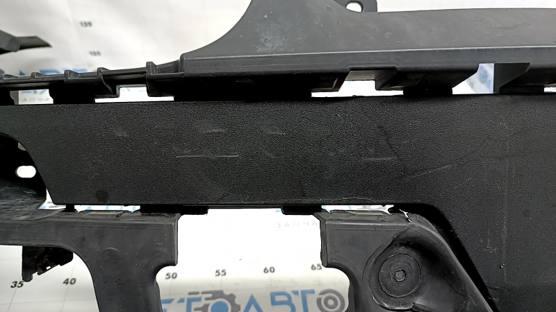 Porsche Macan 15-21 rear bumper lip structure, scratches, broken mount, scratches