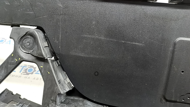 Porsche Macan 15-21 rear bumper lip structure, scratches, broken mount, scratches