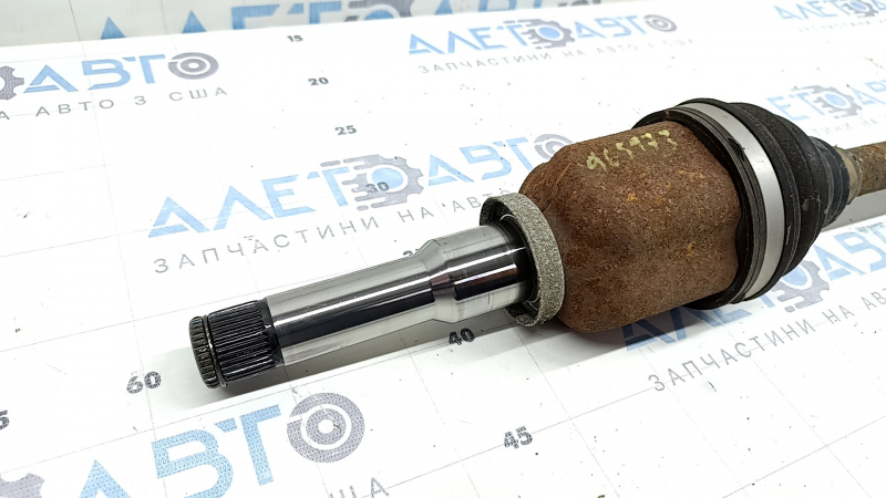 The front left half-shaft of a Chevrolet Volt 16 is rusty.