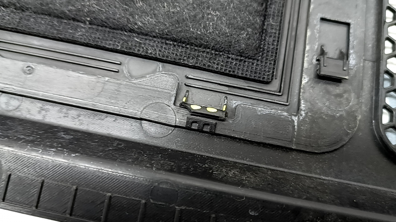 The plastic windshield wiper grille for an Audi A6 C8 19-24 has broken fasteners.