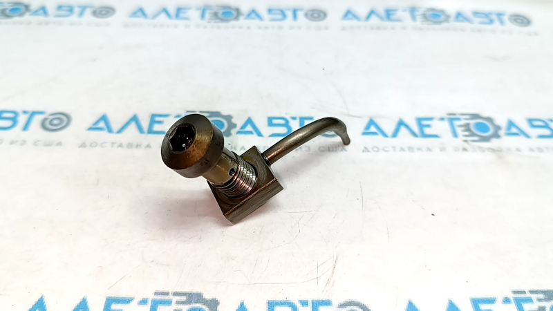 Mercedes CLA 250 14-19 engine oil injector with bolt