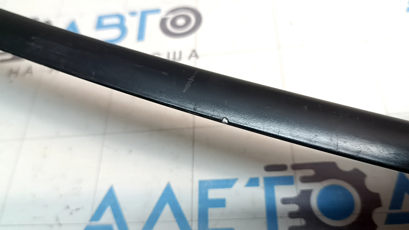 Left side body molding for BMW 3 F30 12-18 black, broken fasteners, second part peeled off, scratches, chip